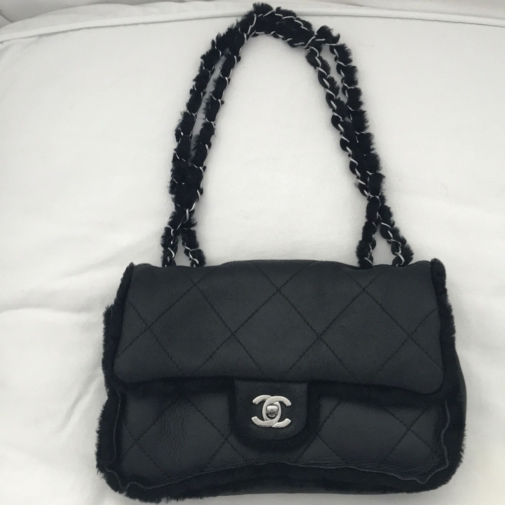 ❤️SOLD LOCALLY❤️Chanel